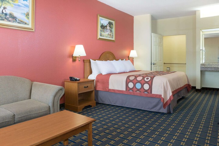 Room 13 of 16
