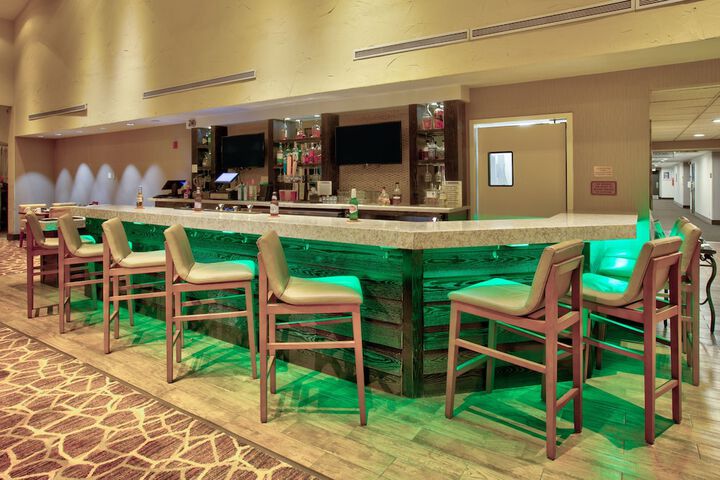 Lounge 62 of 66