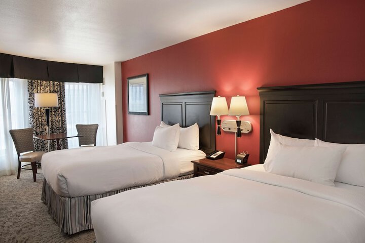 Room 32 of 61