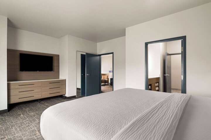 Room 26 of 38