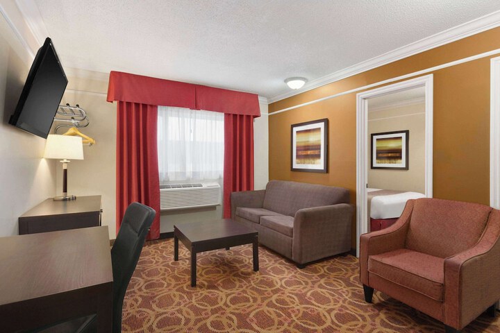 Room 7 of 19