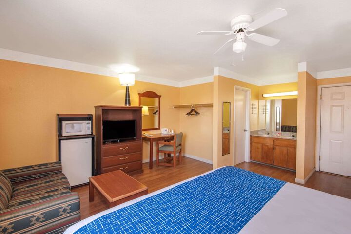 Room 8 of 17