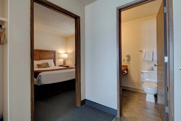 Ester Lee Oceanview Inn