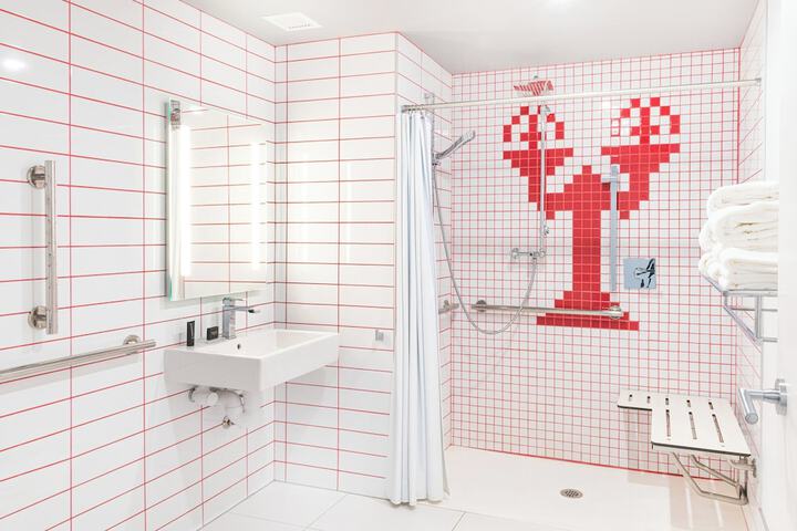 Room 44 of 75