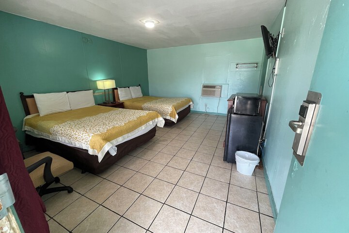 Room 10 of 13