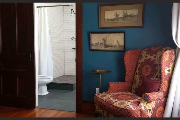 Room 24 of 38
