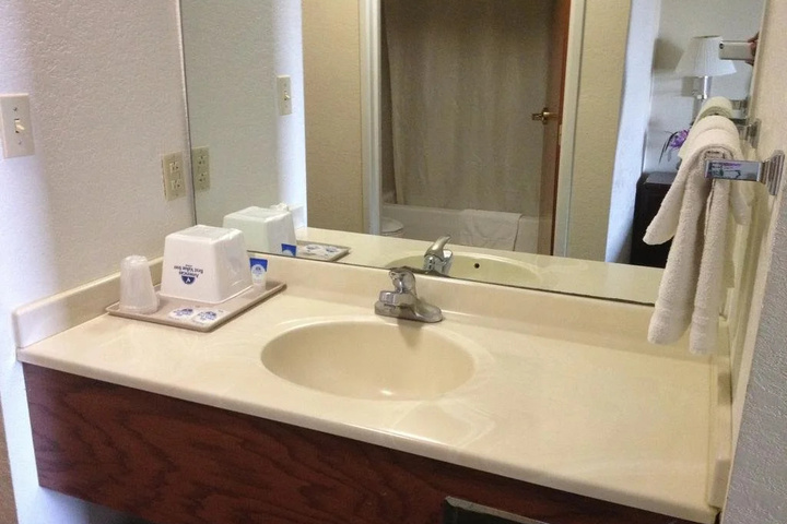 Arlington Inn & Suites