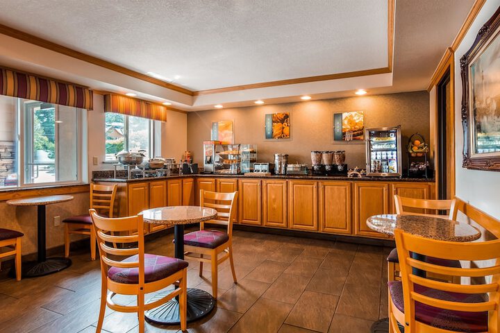 Best Western Plus Landmark Inn
