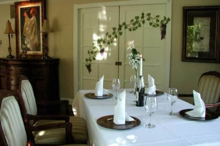 Dining 18 of 35