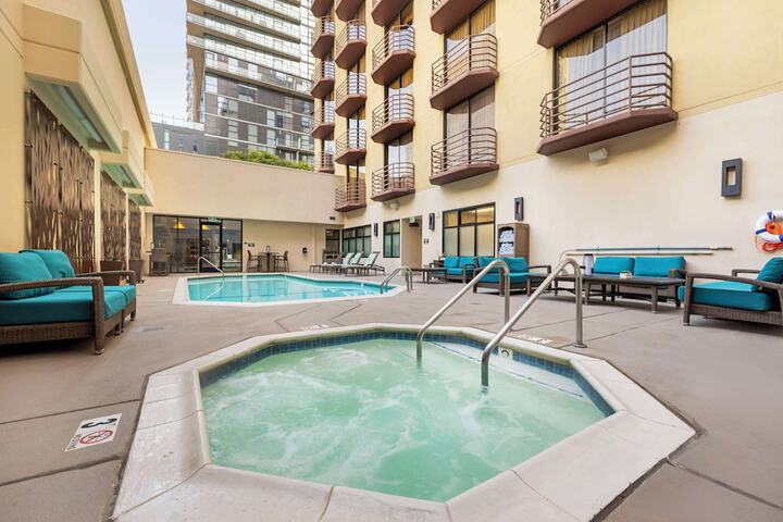 Pool 4 of 37