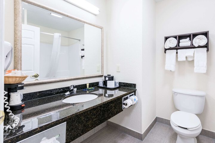 Clarion Pointe Madison Huntsville