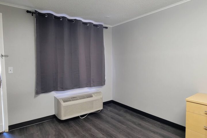 Room 10 of 13