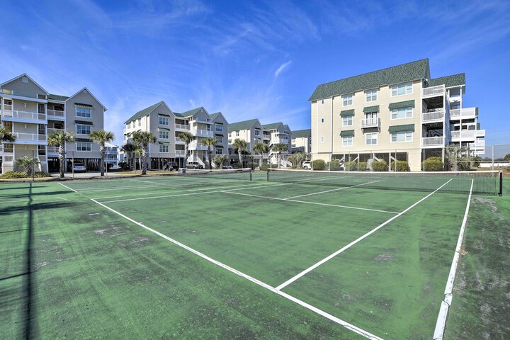 Ocean Isle Condo With Community Pool & Hot Tub!