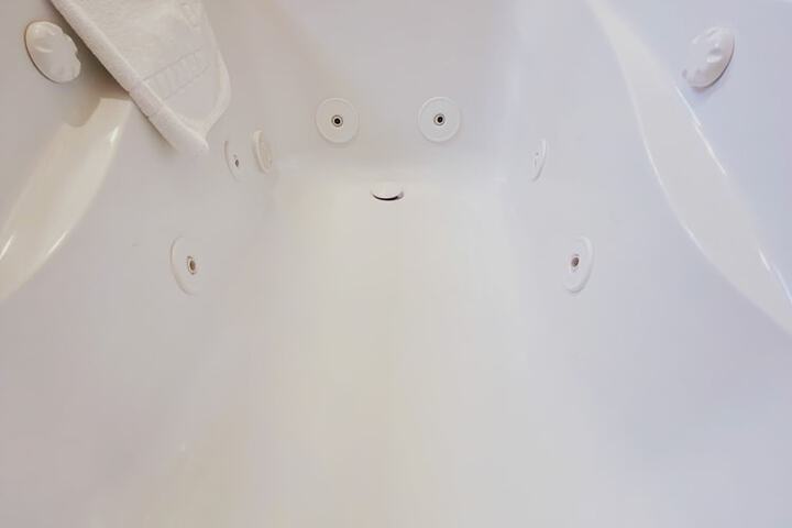 Hot Tub 61 of 64