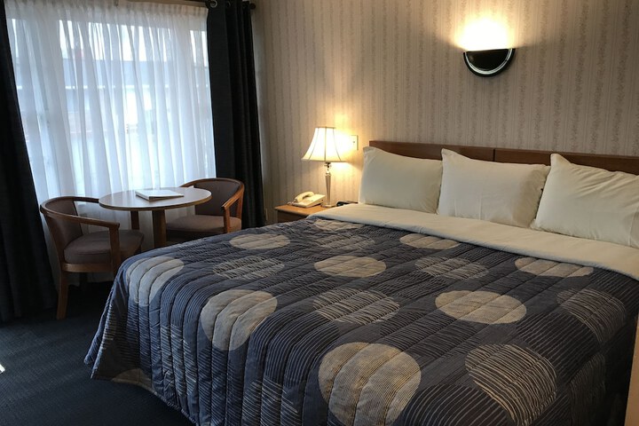 Room 30 of 32