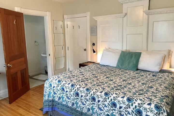 Room 48 of 73