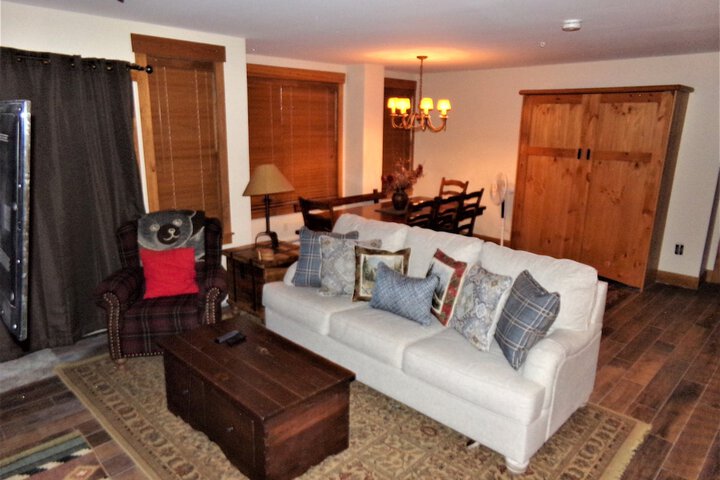 Room 15 of 48