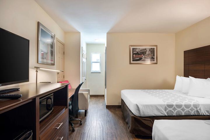 Room 27 of 39