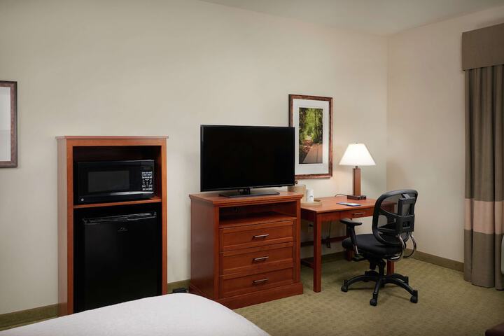 Hampton Inn & Suites Salem OR