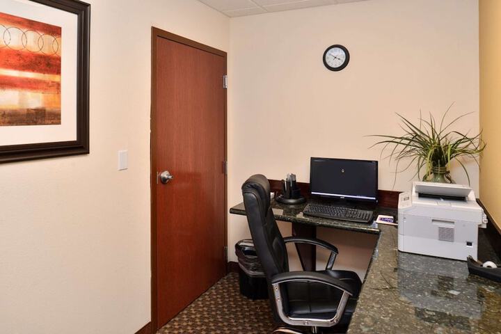 Business Center 34 of 34
