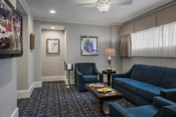 Suite 30 of 48