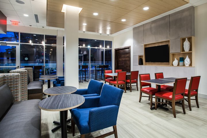 Holiday Inn Express Queensbury - Lake George Area by IHG