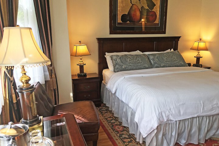 Room 102 of 235