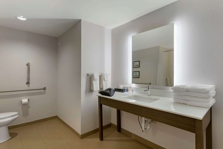 Room 16 of 36