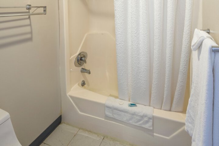 Room 52 of 67