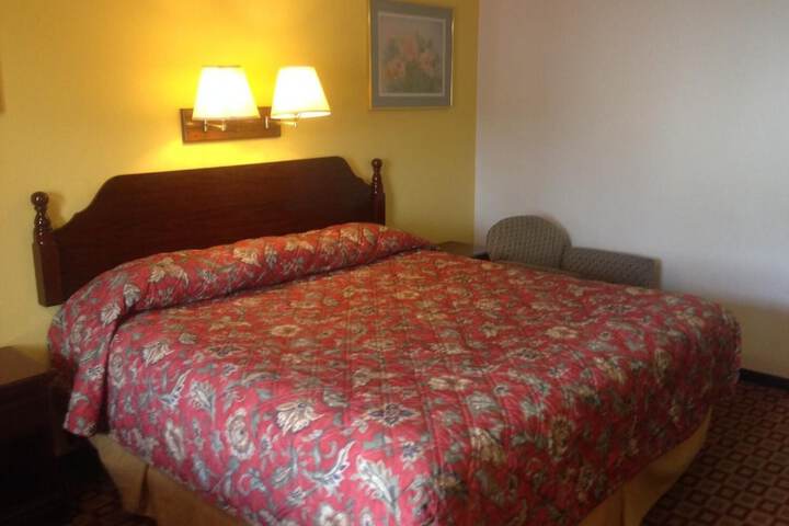 Room 11 of 33