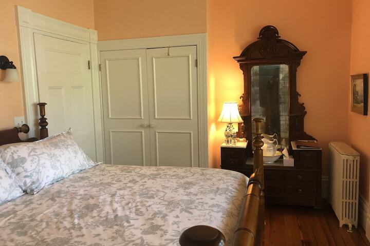 Delano Homestead Bed & Breakfast