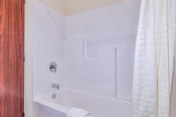 Cobblestone Hotel & Suites - Waukesha / West Milwaukee