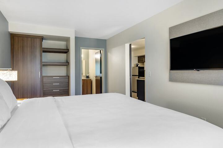 Room 11 of 33