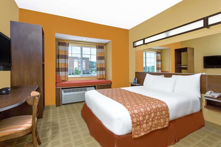 Microtel Inn & Suites by Wyndham Greenville / University Medic