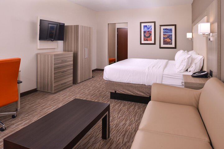 Holiday Inn Express & Suites Williams by IHG