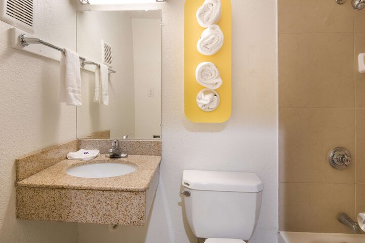 Room 14 of 27