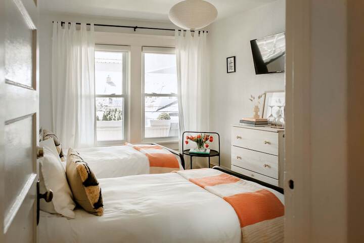 Room 33 of 36
