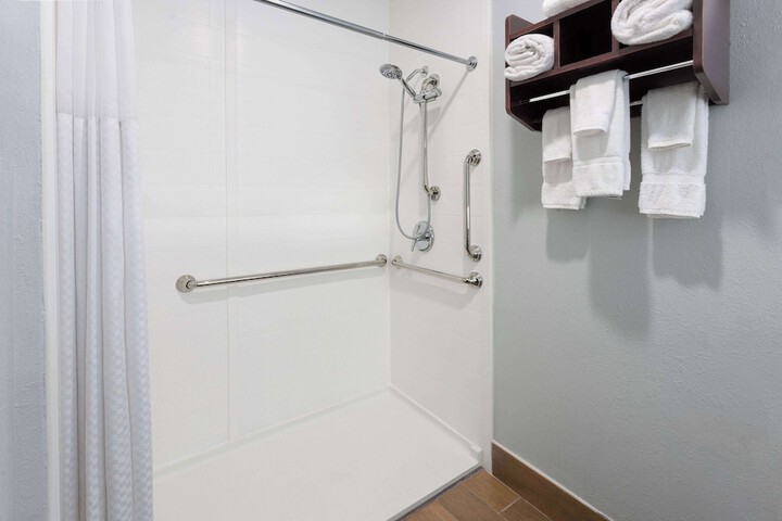 La Quinta Inn by Wyndham Buffalo Airport