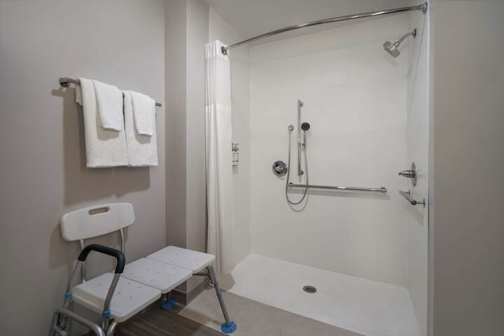 Room 33 of 50