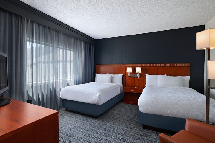 Courtyard by Marriott Dallas Arlington / Entertainment Dist