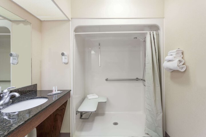 Room 10 of 16