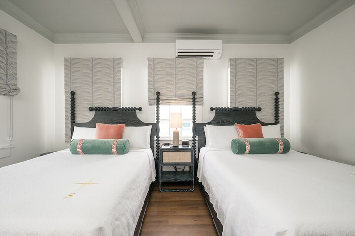Room 28 of 32