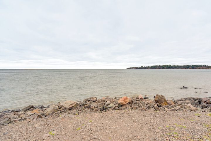 Pool & Lake Access: Northern Lakes Retreat!
