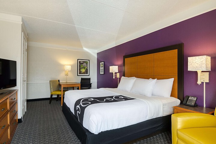 Room 10 of 27