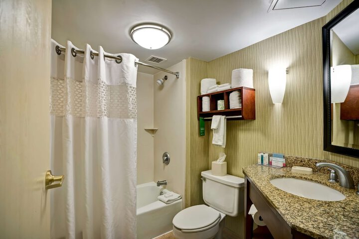 Room 16 of 40