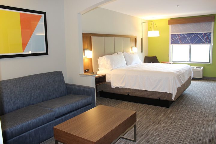 Room 11 of 35