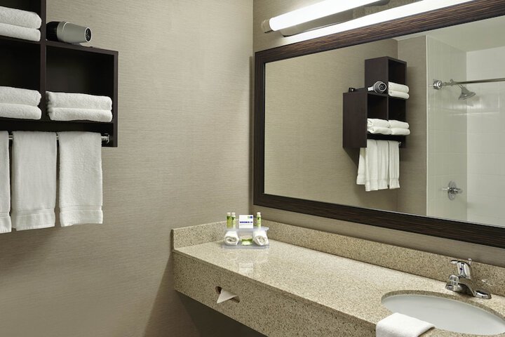 Holiday Inn Express Hotel Naples Downtown - 5th Avenue
