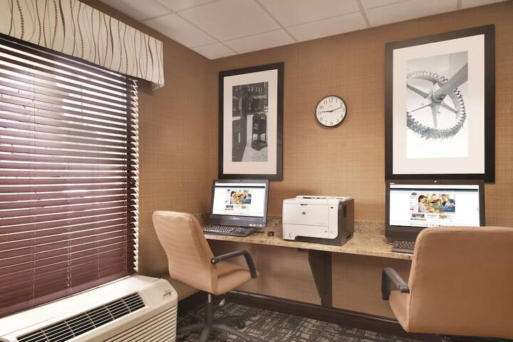 Business Center 32 of 32
