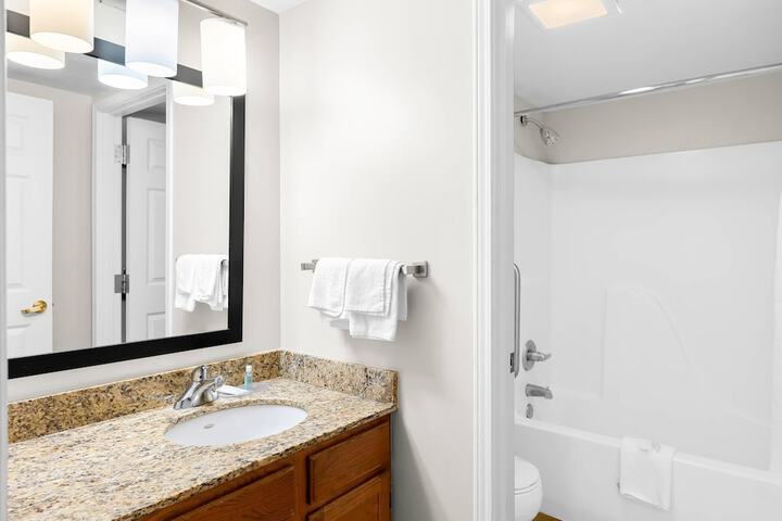 MainStay Suites Middleburg Heights Cleveland Airport