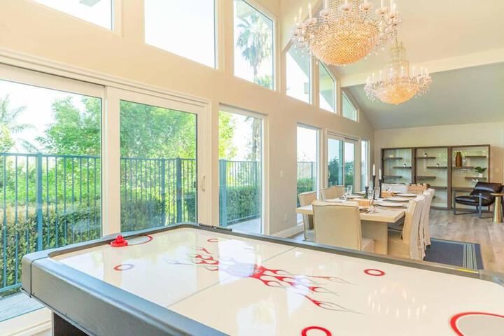 Single Level House with view and pool